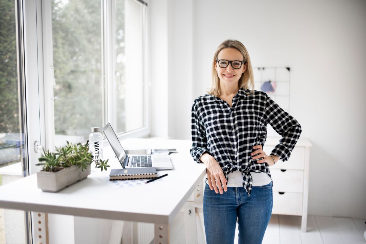 Associer productivité et confort avec un bureau assis-debout